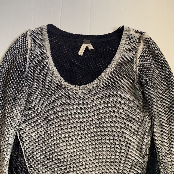 Free People Black, Grey, and White Ombré Sweater - Women’s Size Small - Picture 4 of 11